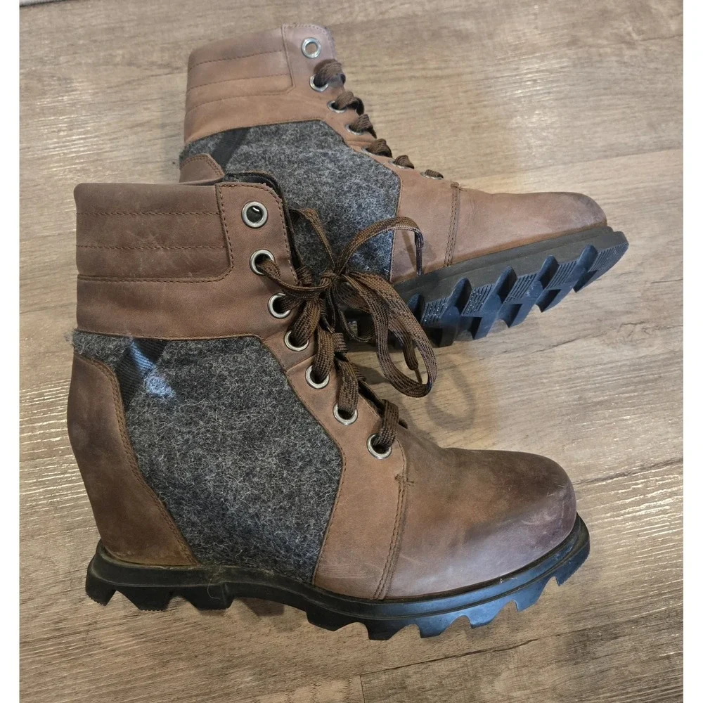 Sorel Women's Joan of Arctic Wedge III Lexie Boots (Tobacco) NL4362 Size 8.5